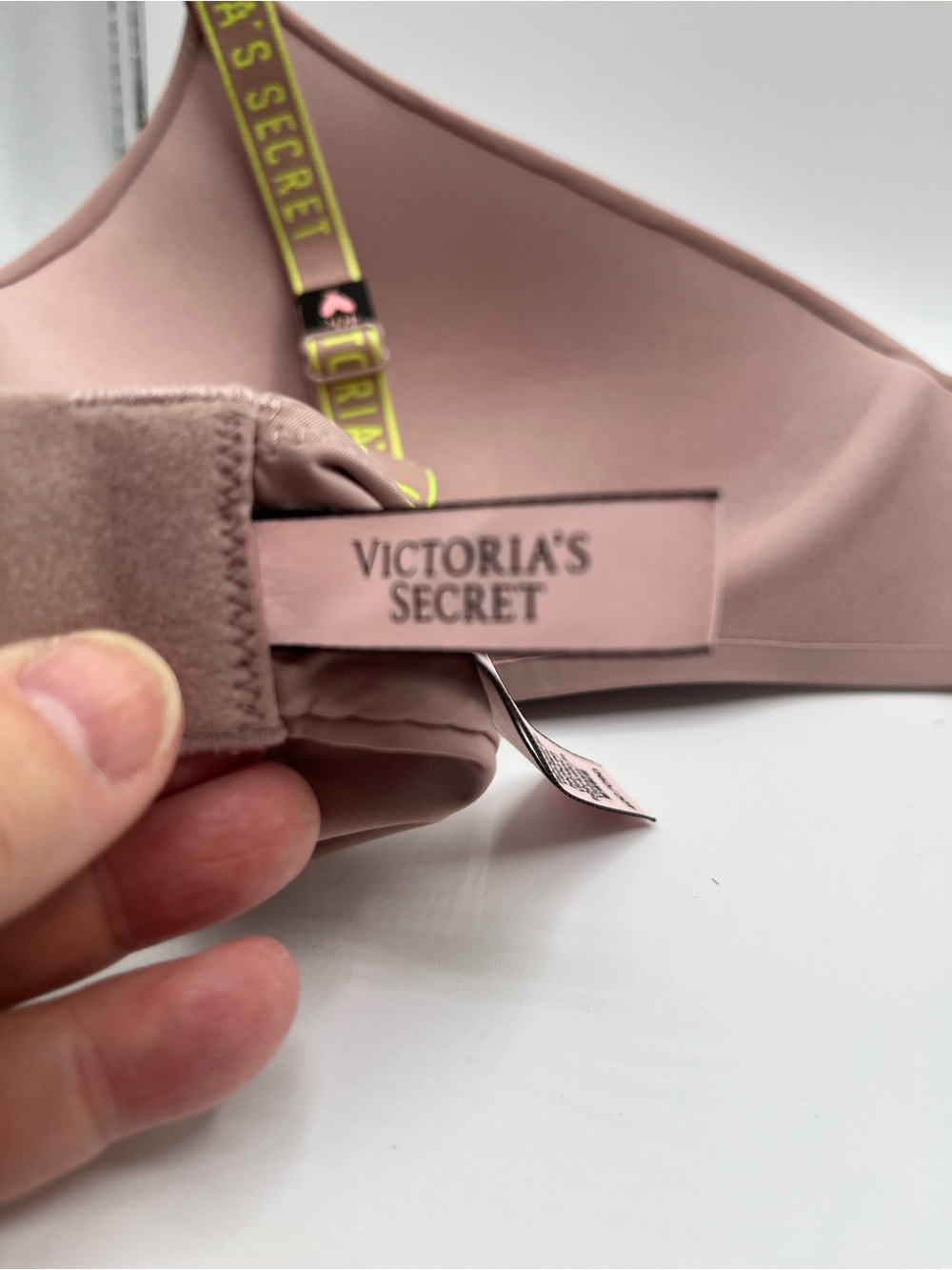 Victoria's Secret Smooth Nude Bra. Size 40C - Picture 3 of 5